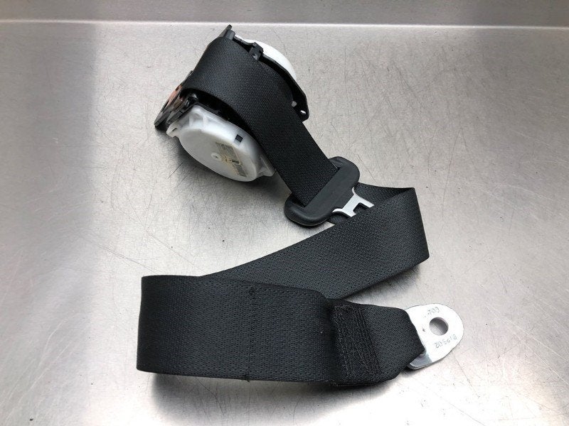 CEINTURE DE SECURITE ARRIERE DROITE Toyota Auris (E18), Autos : Pièces & Accessoires, Habitacle & Garnissage, Utilisé, Toyota