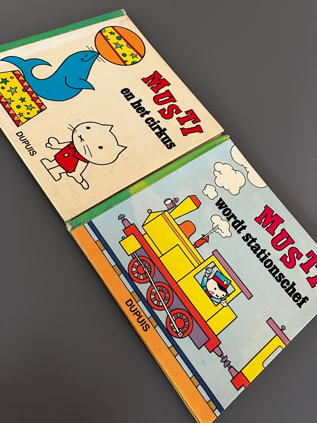 2 Vintage kinderboekjes MUSTI., Boeken, Kinderboeken | Baby's en Peuters, Ophalen of Verzenden, Zo goed als nieuw