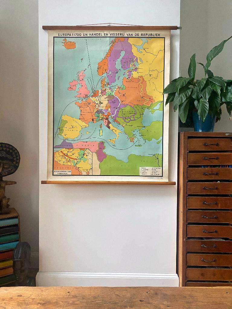Oude schoolkaart Europa 1700 (Handel en visserij), Antiek en Kunst, Antiek | Schoolplaten, Ophalen, Aardrijkskunde