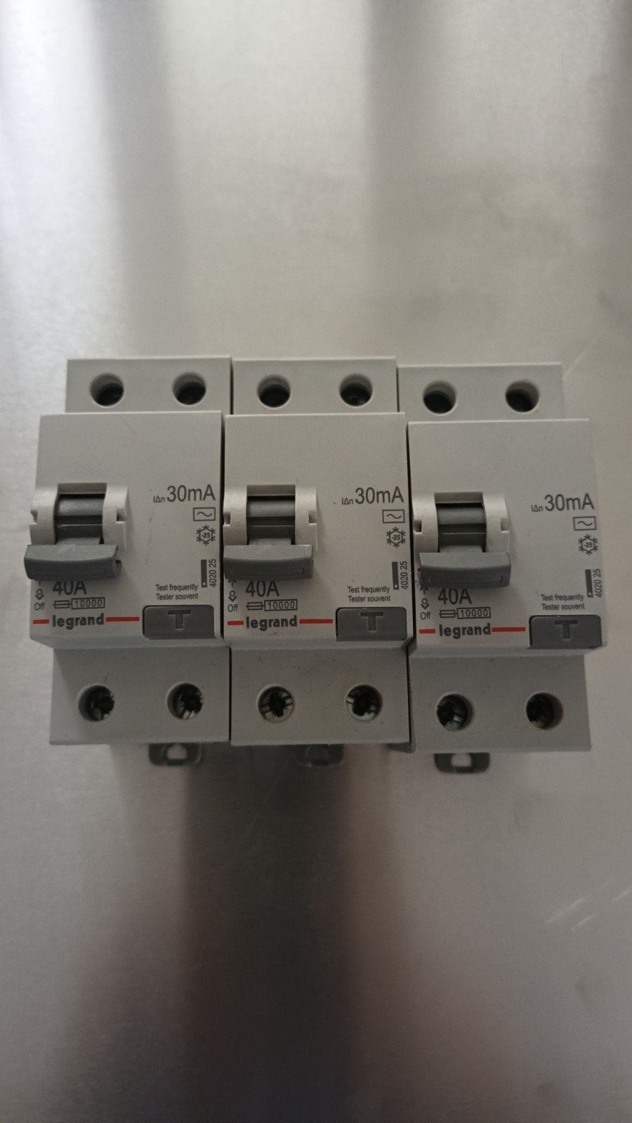 Differentiel 30 mA 40A Legrand 3 pièces, Ophalen