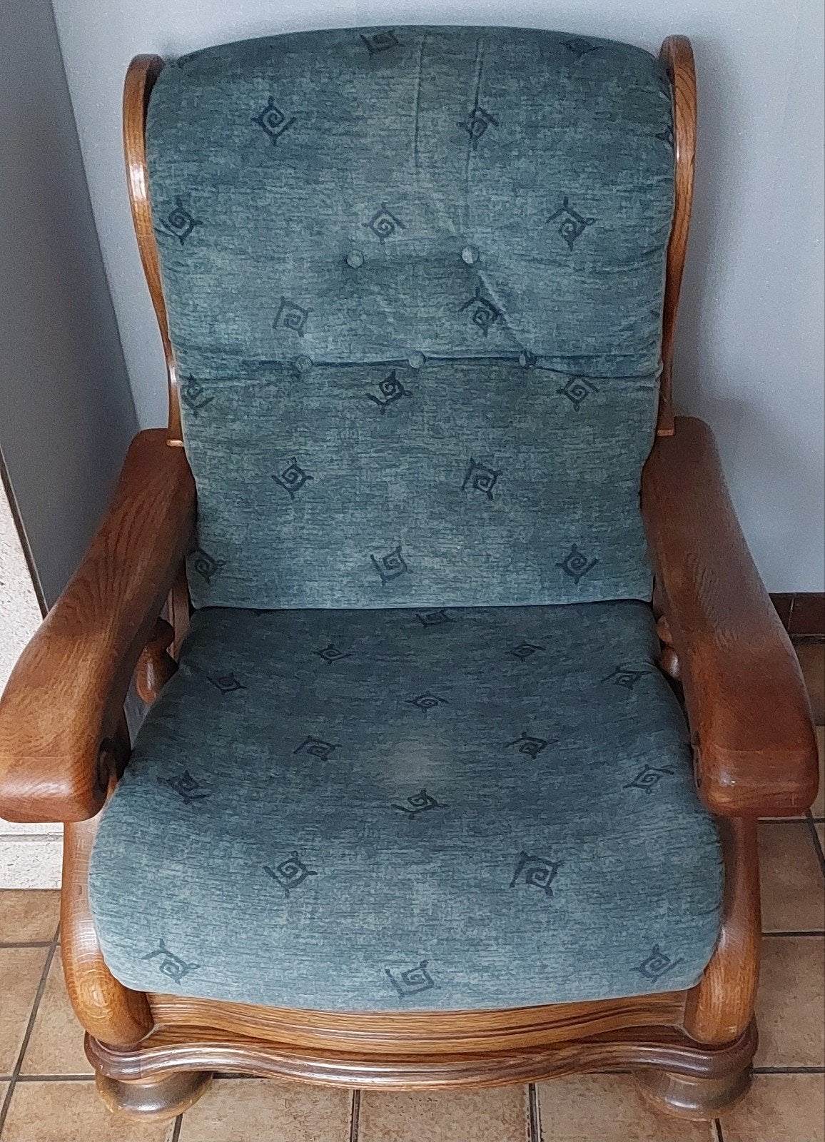 Fauteuil vintage en bois avec revêtement vert, Enlèvement, Utilisé