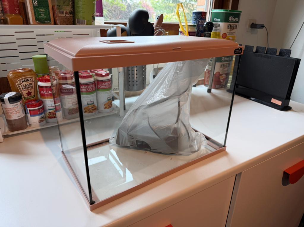 Roze aquarium 25 liter, Ophalen, Zo goed als nieuw, Filter