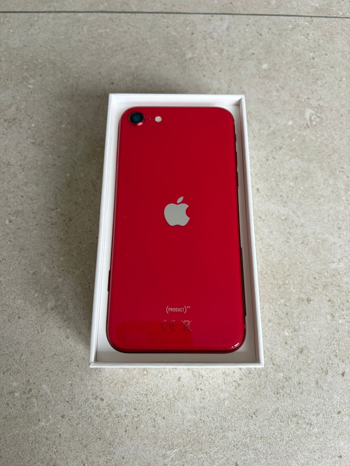 Iphone SE red + coque, Télécoms, Enlèvement ou Envoi, Comme neuf, 64 GB