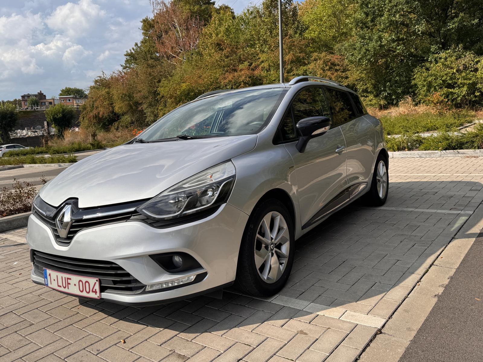 Renault clio 4 Grandtour 1.5dci E6, Autos, Argent ou Gris, Achat, Euro 6, Noir