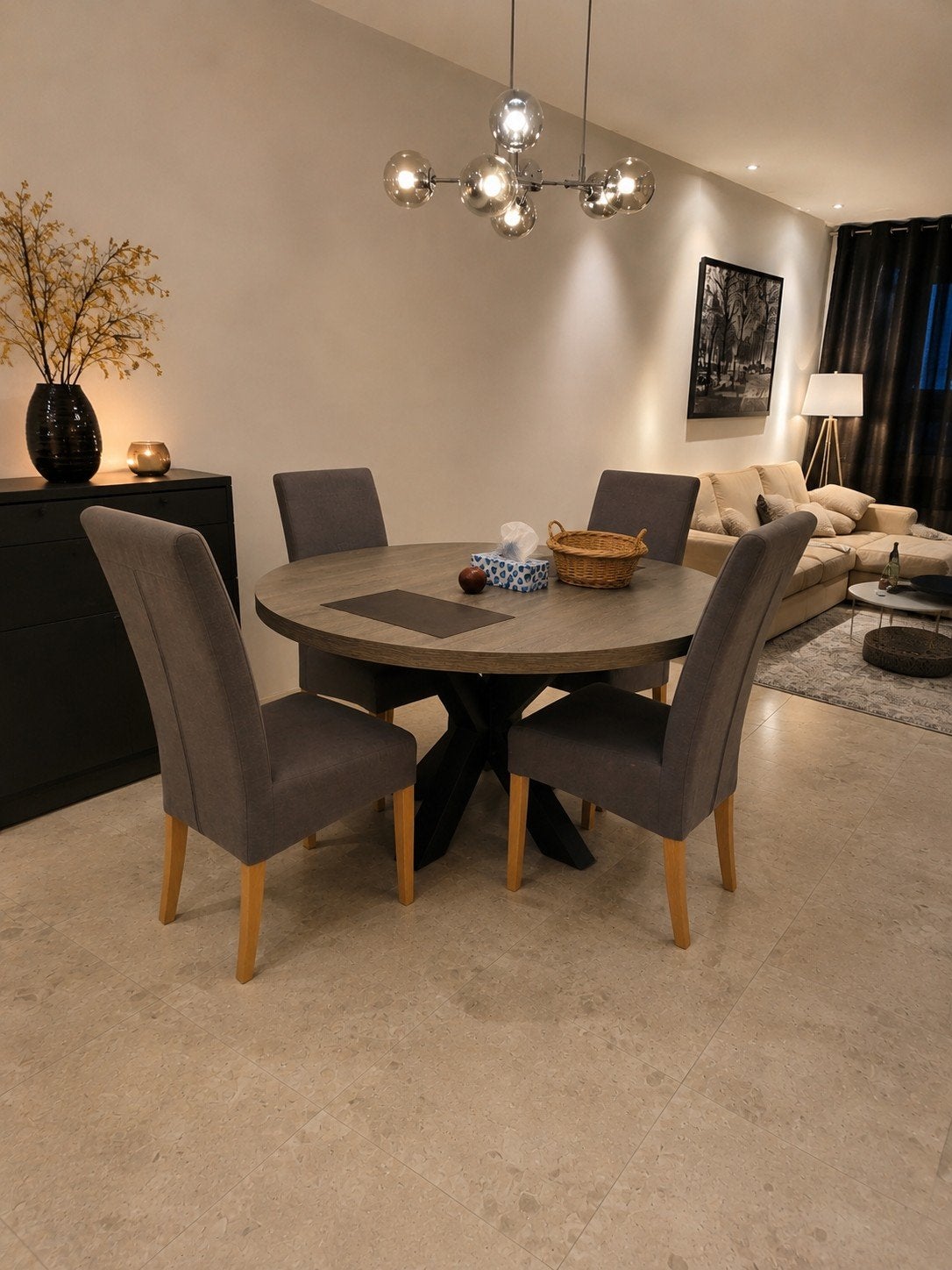 Table à manger avec chaises en bon état - Livraison possible, Enlèvement ou Envoi