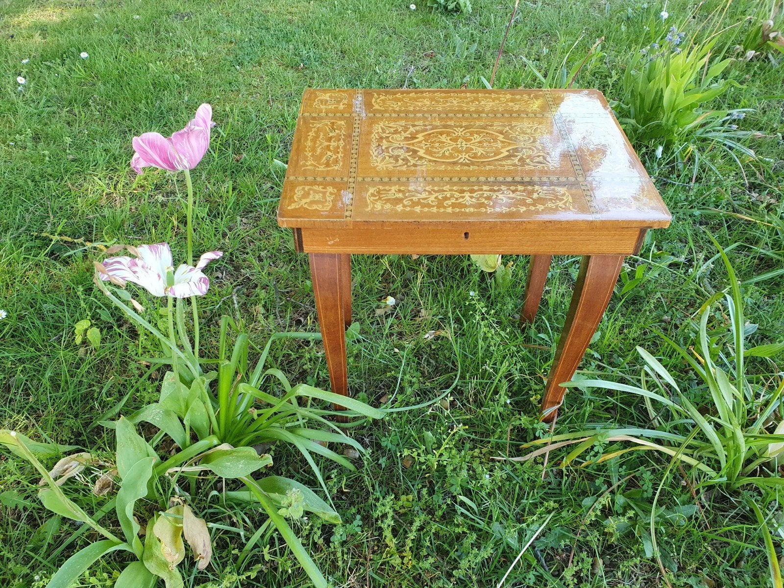 table d'appoint vintage avec musique de travail, Enlèvement