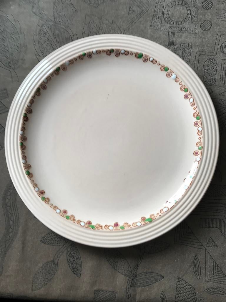 Bord uit servies Betty - Longwy France, Huis en Inrichting, Keuken | Servies, Ophalen, Gebruikt, Aardewerk, Bord(en)
