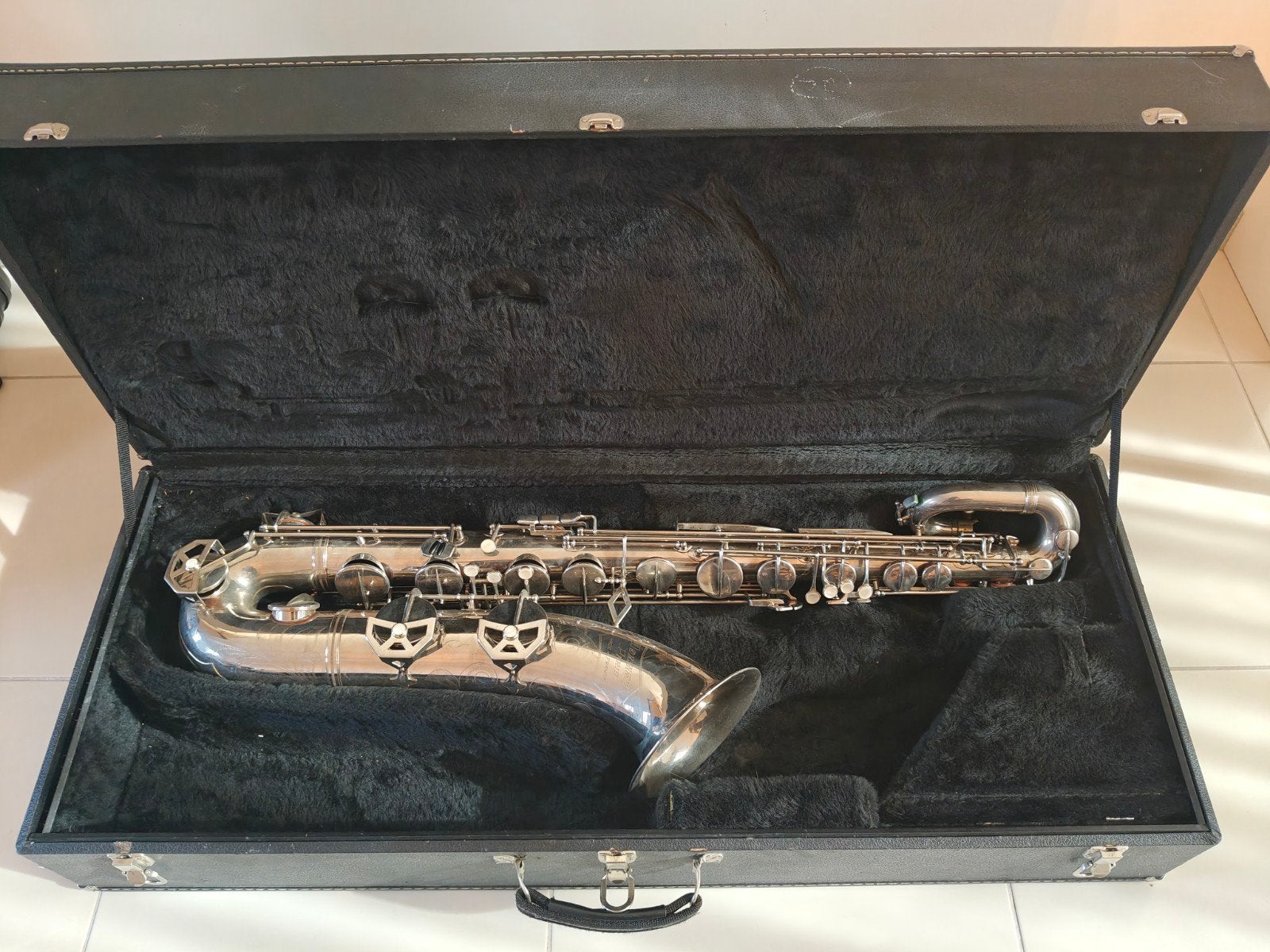 Bariton saxofoon merk Dolnet, Muziek en Instrumenten, Ophalen, Gebruikt, Bariton, Met koffer
