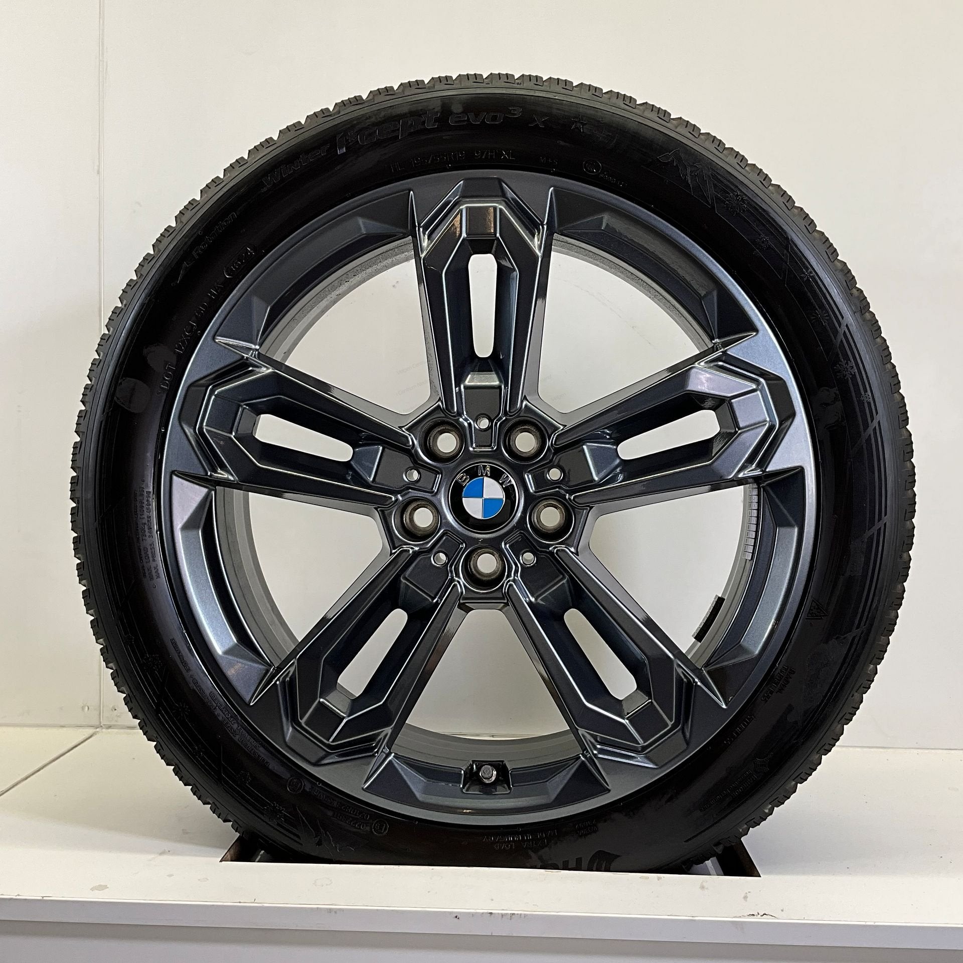 BMW IX1 X1 U11 IX2 X2 U10 SET VELGEN + WINTERBANDEN 19 INCH, Autos : Pièces & Accessoires, Pneus & Jantes, Pneus et Jantes, Pneus hiver