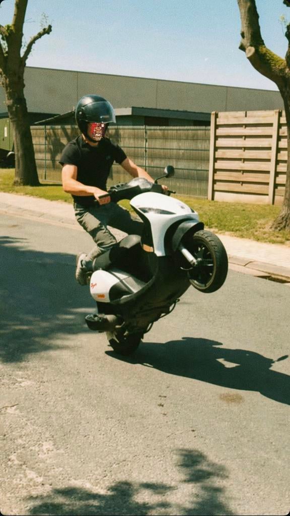 Piaggio Zip 4T Carbu A Klasse – Slechts 6.000 kms, Fietsen en Brommers, Klasse A (25 km/u), Ophalen of Verzenden, Zo goed als nieuw
