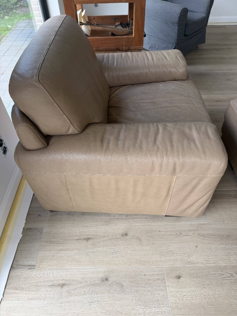 Natuzzi 2 fauteuils met voetenbank, Huis en Inrichting, Ophalen, Gebruikt, Leer