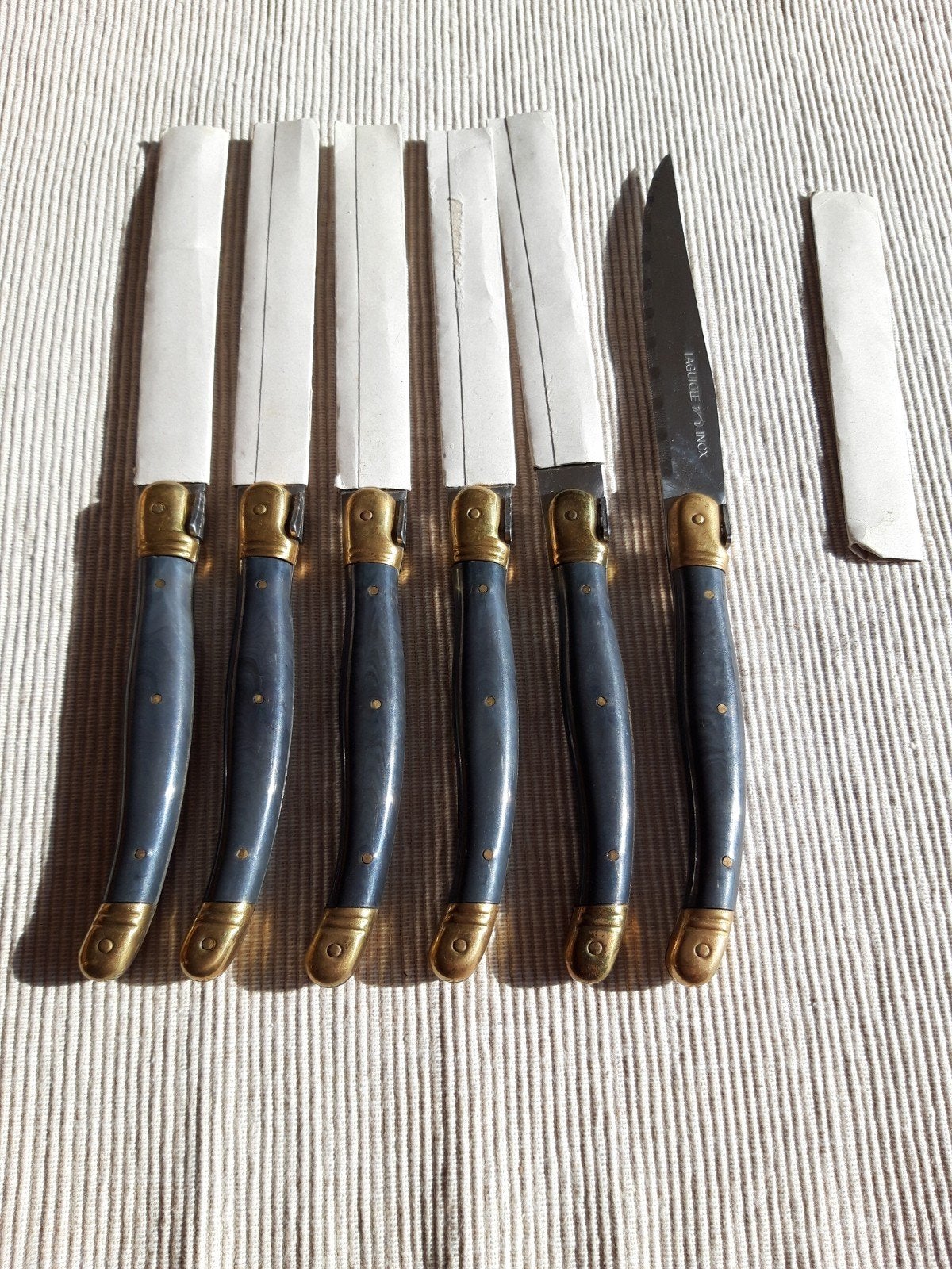 Couteaux Laguiole, Enlèvement