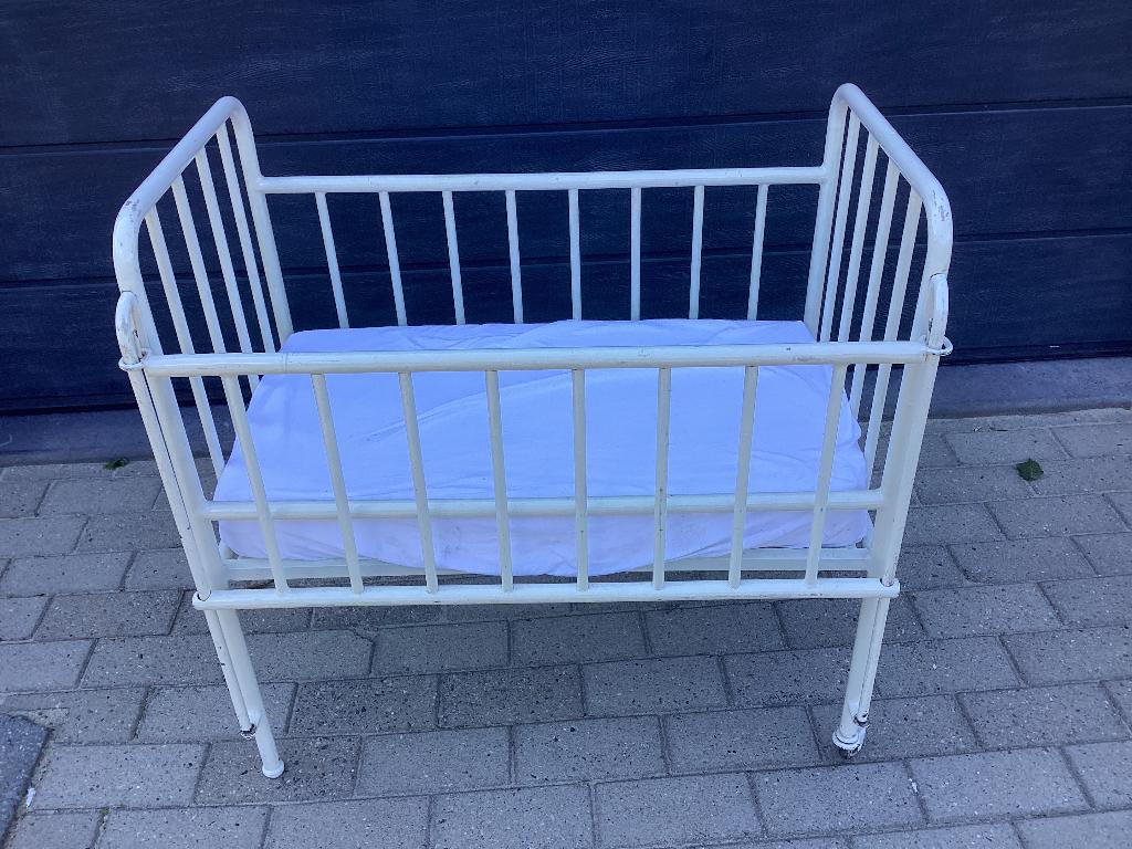 Vintage baby bedje, Kinderen en Baby's, Ophalen