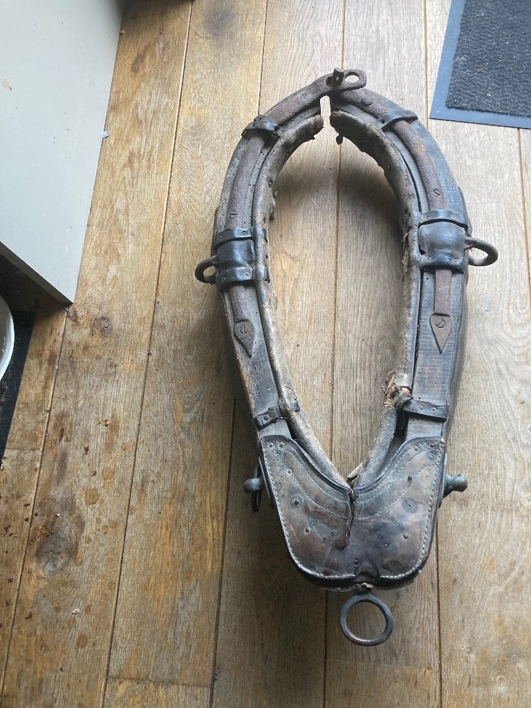 Oude schouderketting voor trekpaarden, Ophalen