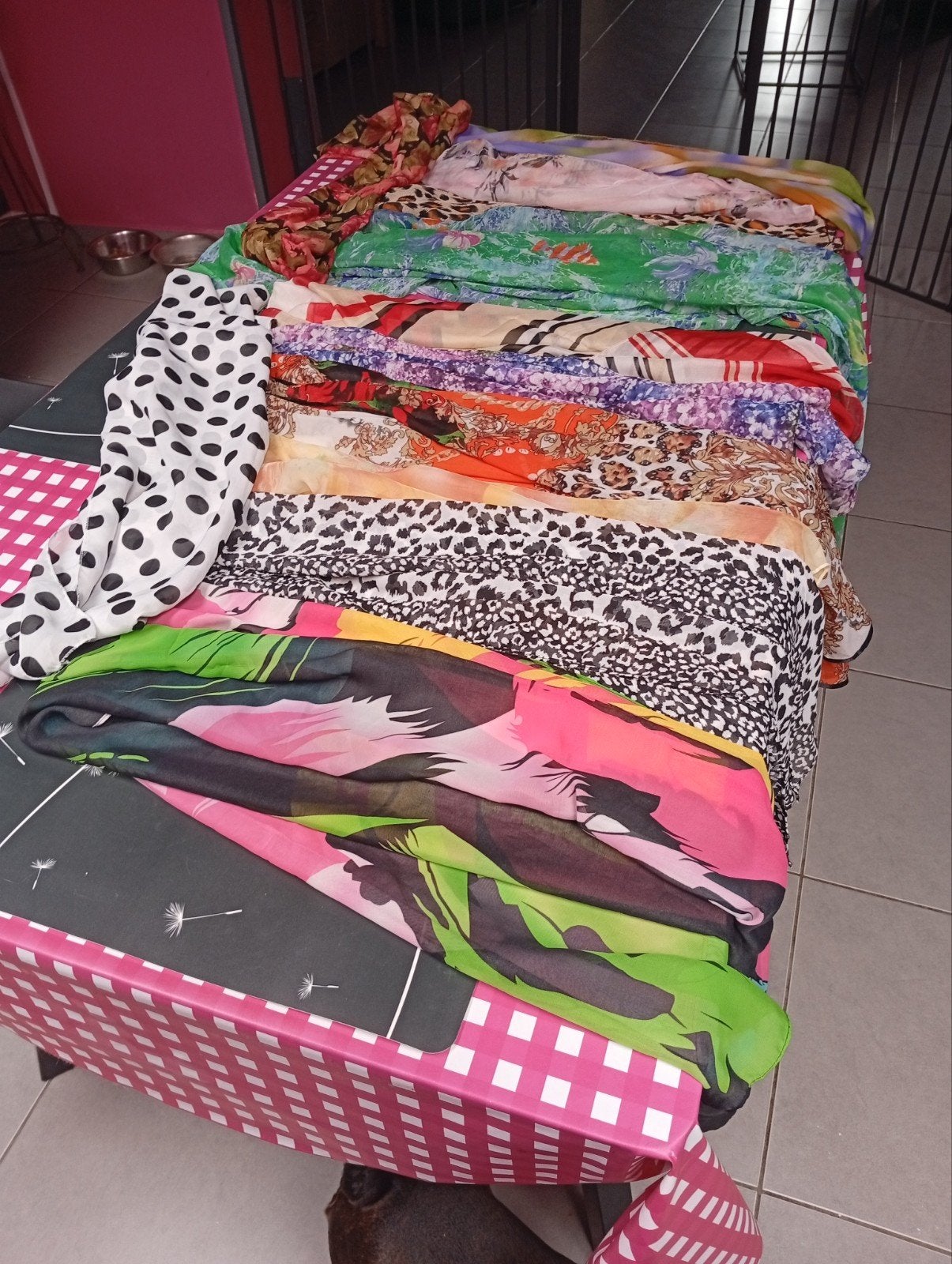 divers foulards en soie, Vêtements | Femmes, Vêtements Femmes Autre, Enlèvement ou Envoi