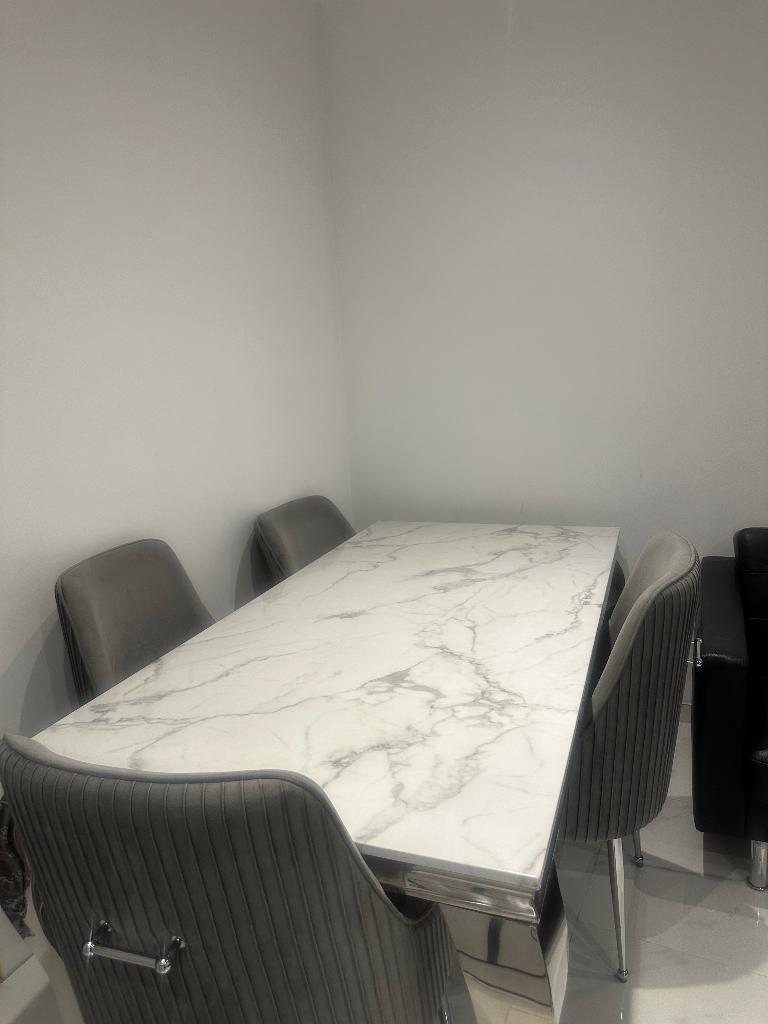 Table à mange, Enlèvement