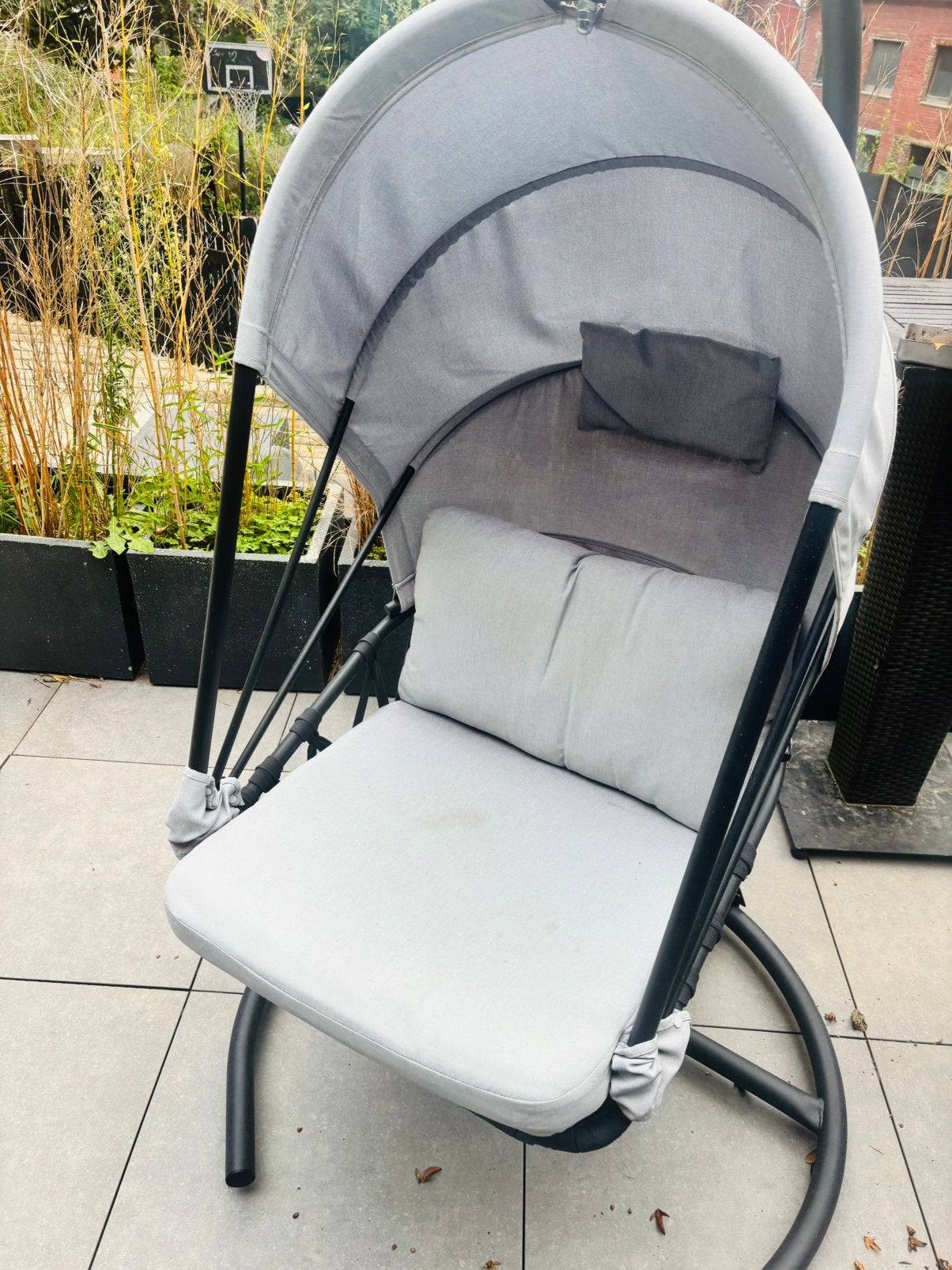 Fauteuil suspendu, Enlèvement, Comme neuf