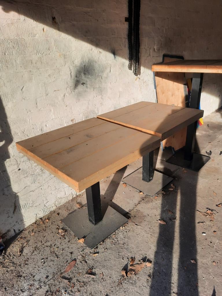 Hoge en lage steigerhouten tafel, Ophalen