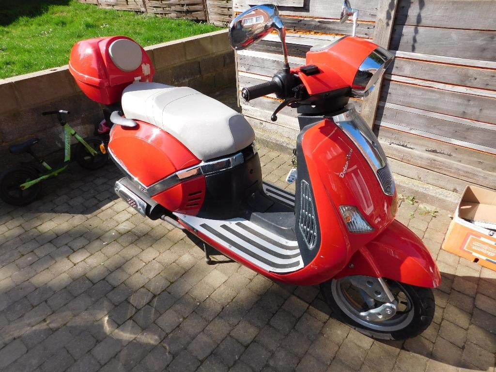 scooter 125 cc annee 2010 permis voiture pas de control, Fietsen en Brommers, Scooters | Piaggio, Gebruikt, Overige modellen, Ophalen