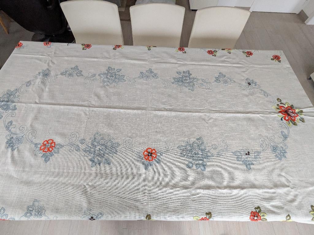 onafgewerkt geborduurd tafellaken, Ophalen of Verzenden, Nieuw
