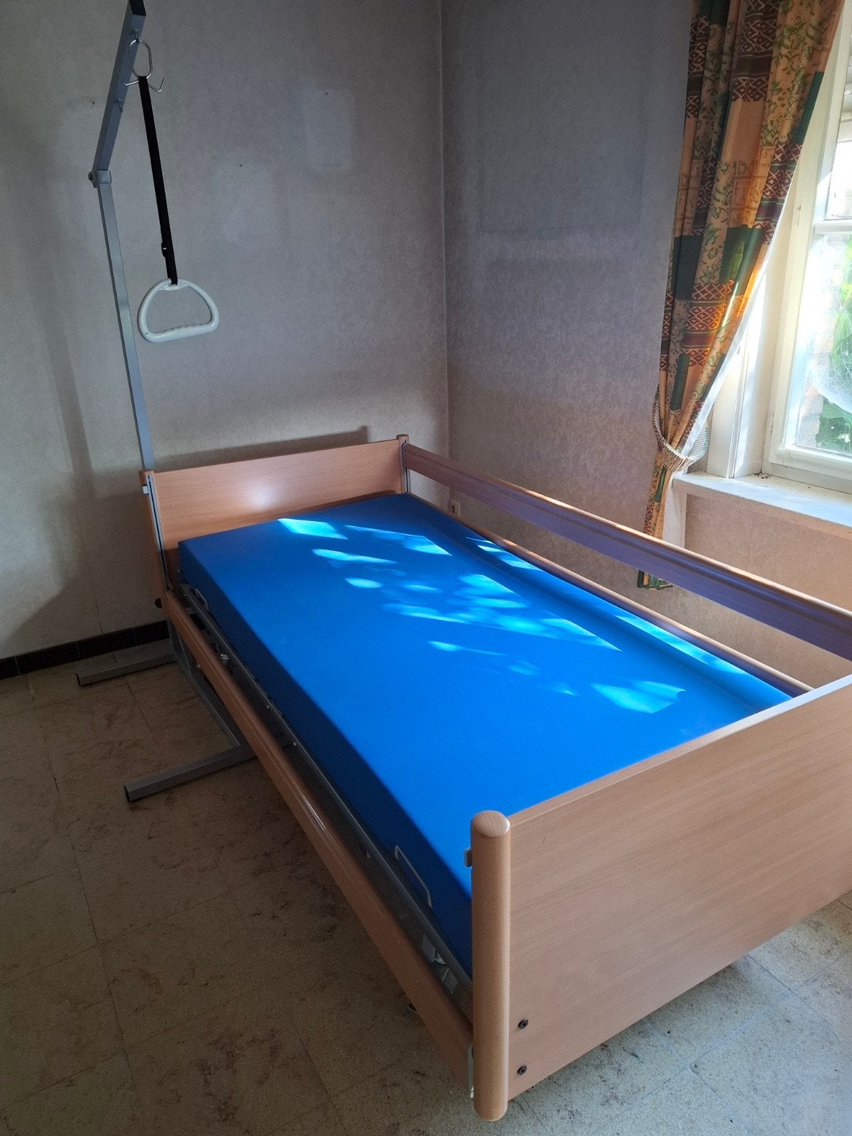 Elektrisch zorgbed, ziekenhuisbed, Diversen, Verpleegmiddelen, Ophalen