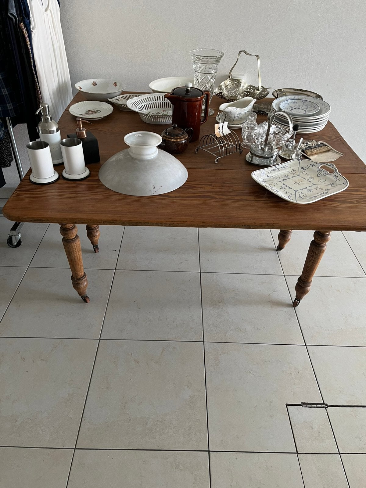 Pitchpine tafel op wielen, Ophalen, Rechthoekig, Overige houtsoorten, Landelijk