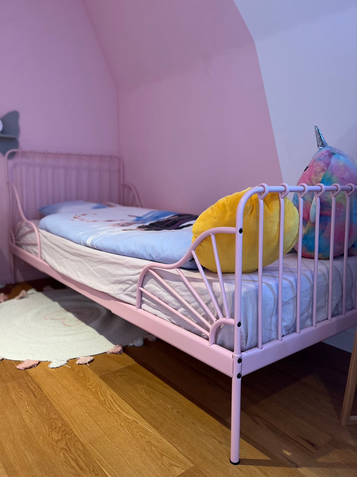 Lit + matelas + couette + 3 jeux de draps, Enlèvement, Comme neuf, 180 cm ou plus, Sommier à lattes