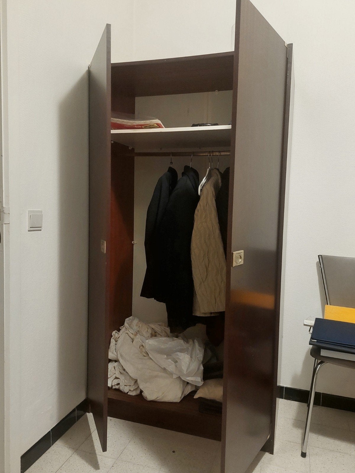 KLEERKAST, Ophalen, Gebruikt