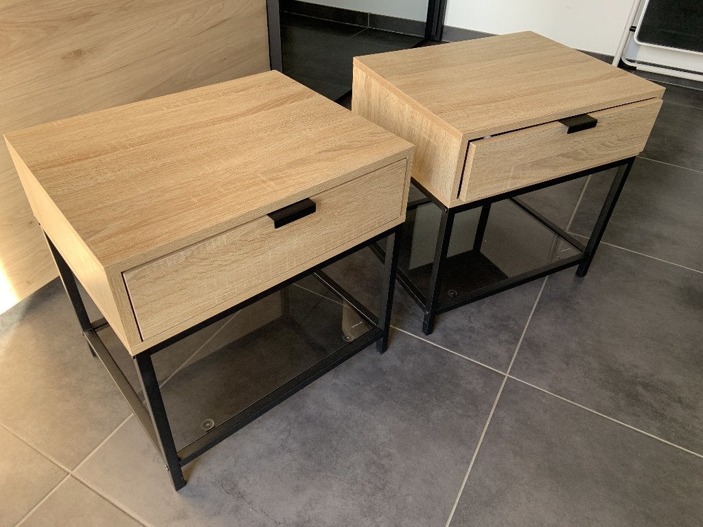 Stop affaire: 2 tables de nuit modernes en parfait état, Comme neuf, 100 à 150 cm, Enlèvement, Rectangulaire