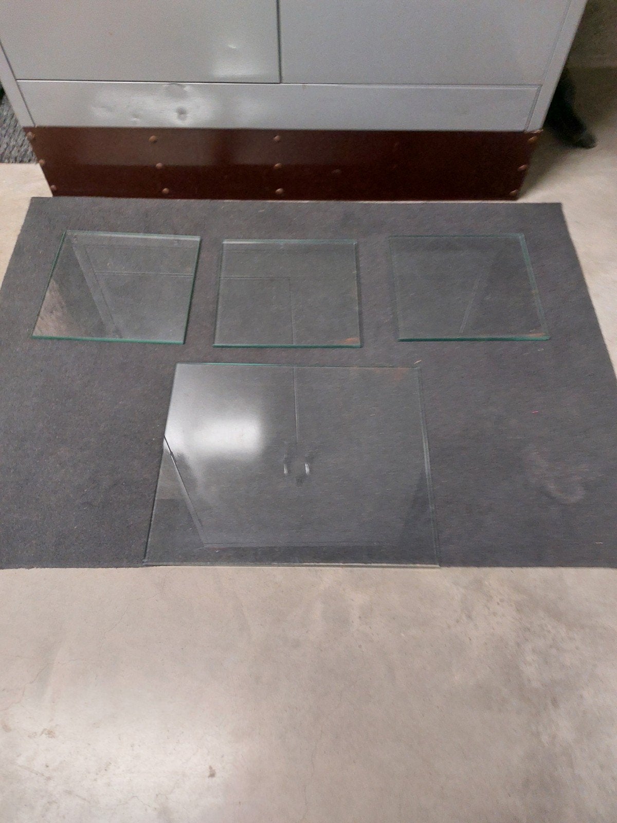 Vlak glas, Enlèvement, Verre