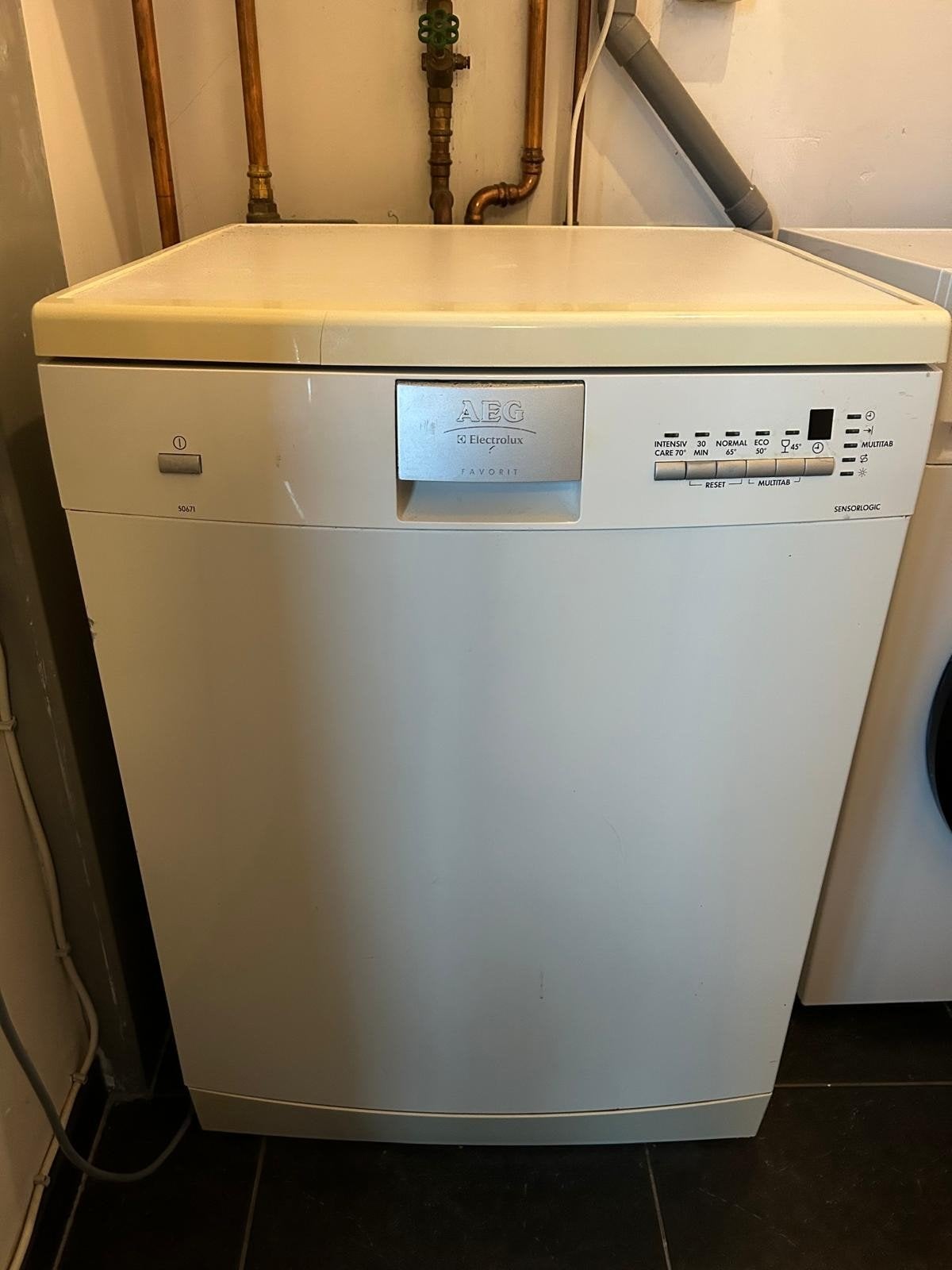 Betrouwbare AEG-vaatwasser, goed werkend, Ophalen, Gebruikt, 14 tot 18 liter, Energieklasse A of zuiniger