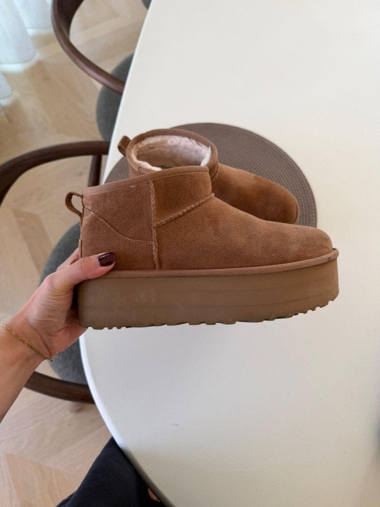 Camel UGGS 2026 met hoge plateauzool 39, Vêtements | Femmes, Enlèvement ou Envoi, Comme neuf, Brun, Boots et Botinnes