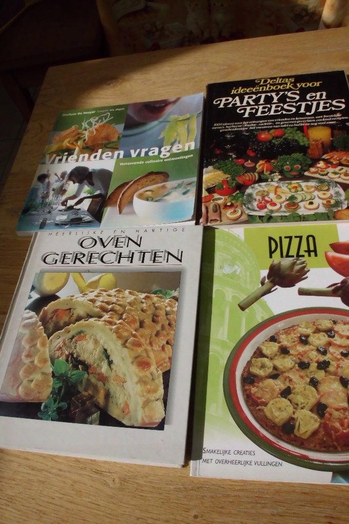 4 KOKEN VR FEESTJES / OVEN / PIZZA V 6 EURO, Ophalen of Verzenden