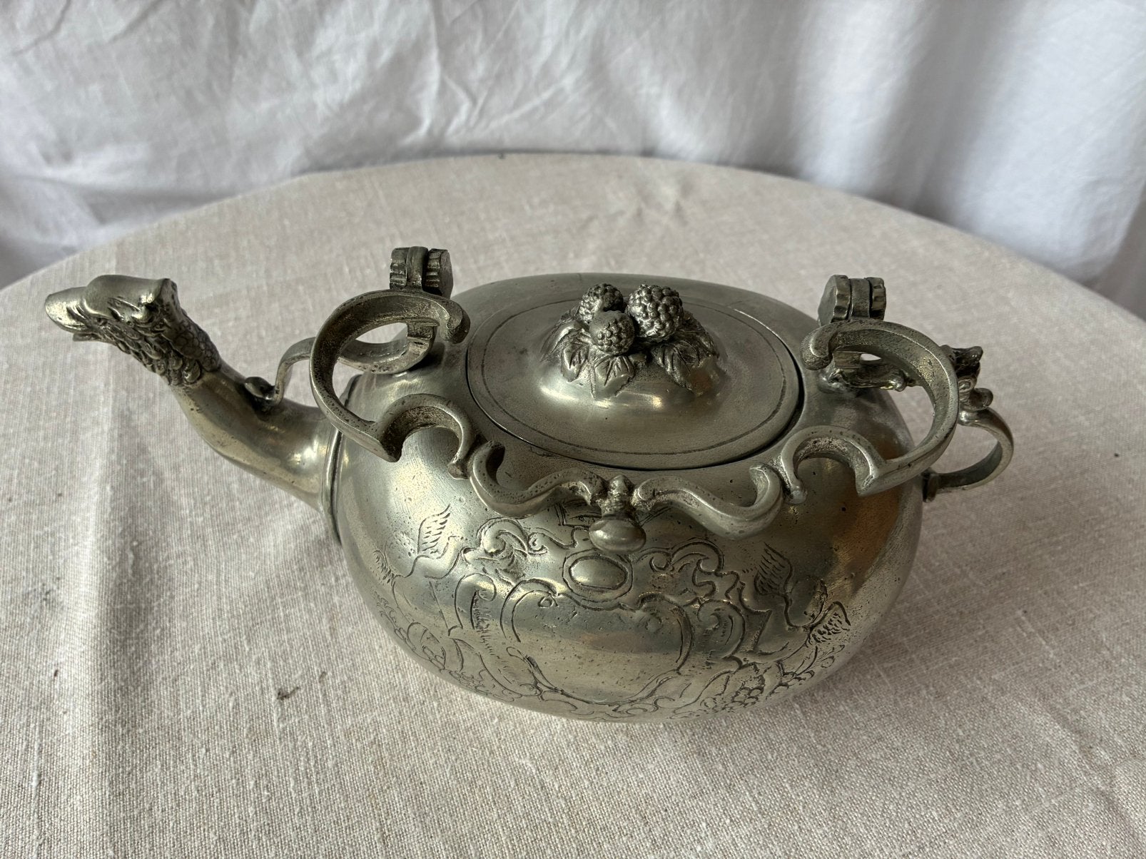 Tinnen theepot, Ophalen