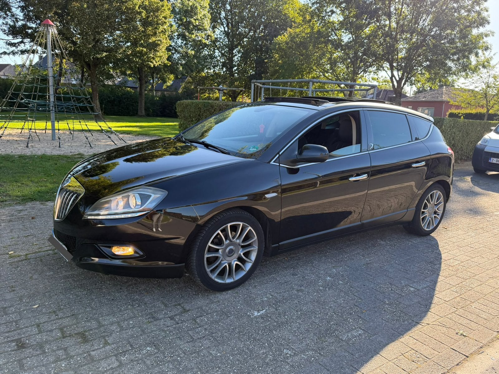 Full option Lancia Delta 1.6 Multijet Argento ! EURO 5, Autos, Achat, Entreprise, Boîte manuelle, Noir
