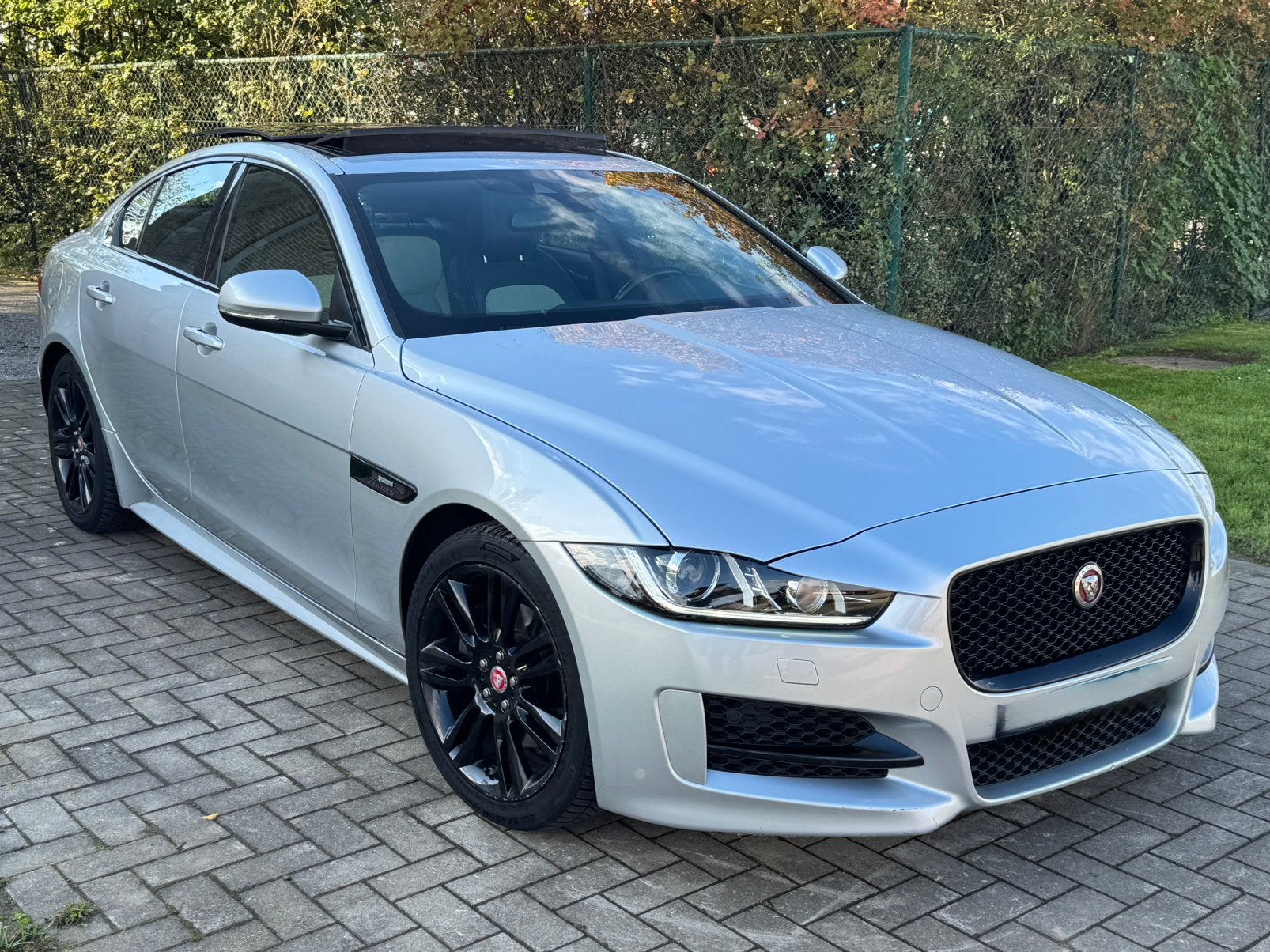 Jaguar XE 2.0Diesel Full R-Sport Xenon Top Staat Euro6b, Auto's, Dealer onderhouden, Euro 6, Leder, Particulier