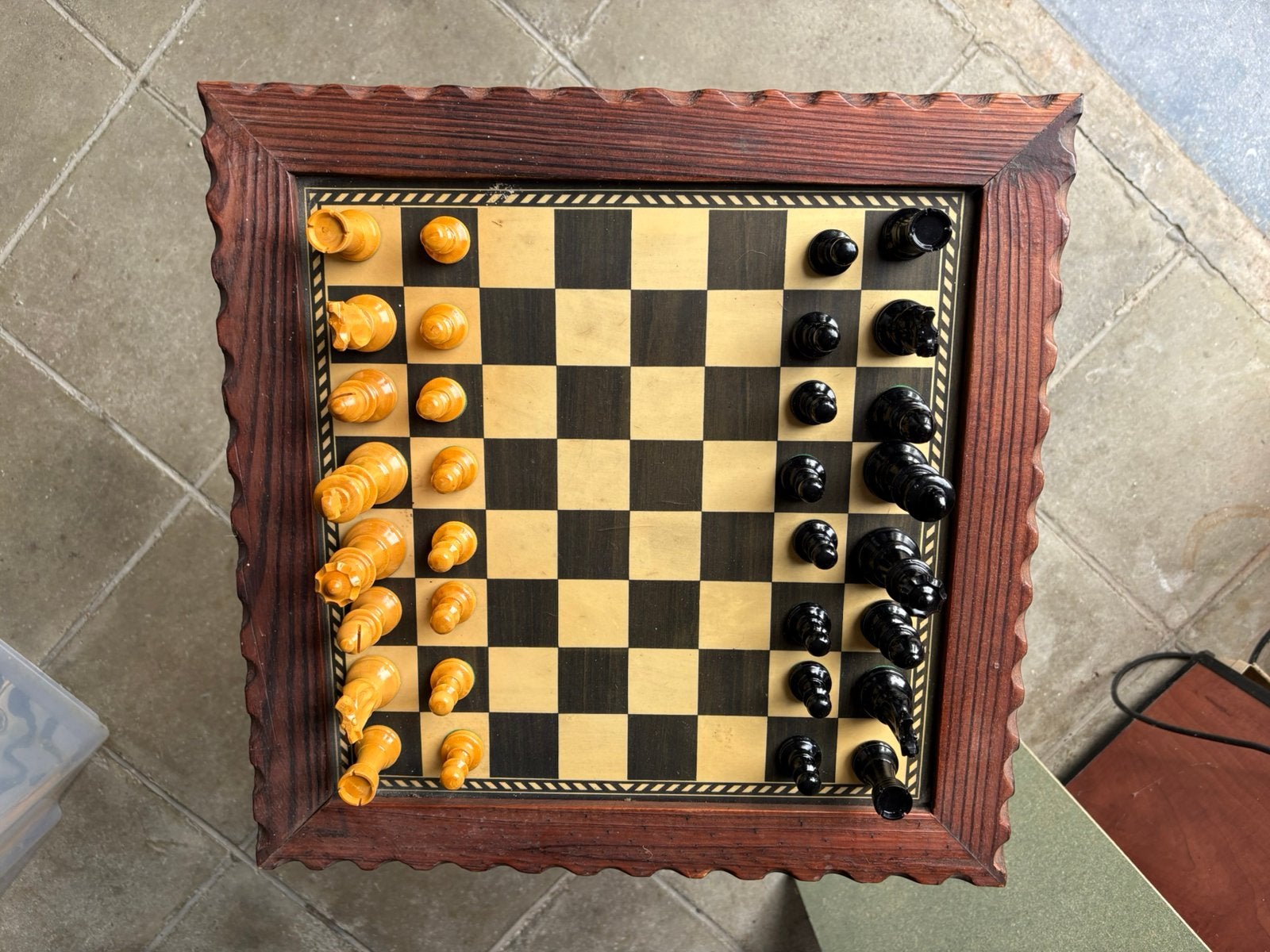 Jeu d echec sur pied en bois, Enlèvement, Comme neuf