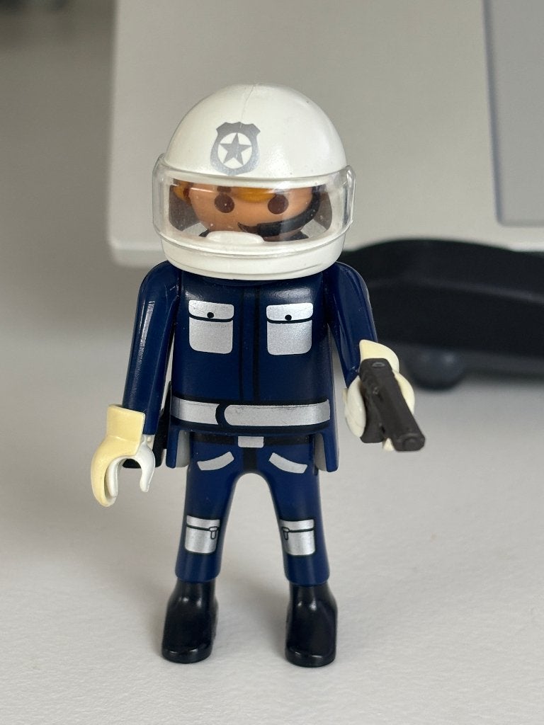 Playmobil politieagent met helm en pistool, Losse onderdelen, Ophalen of Verzenden, Zo goed als nieuw, City life