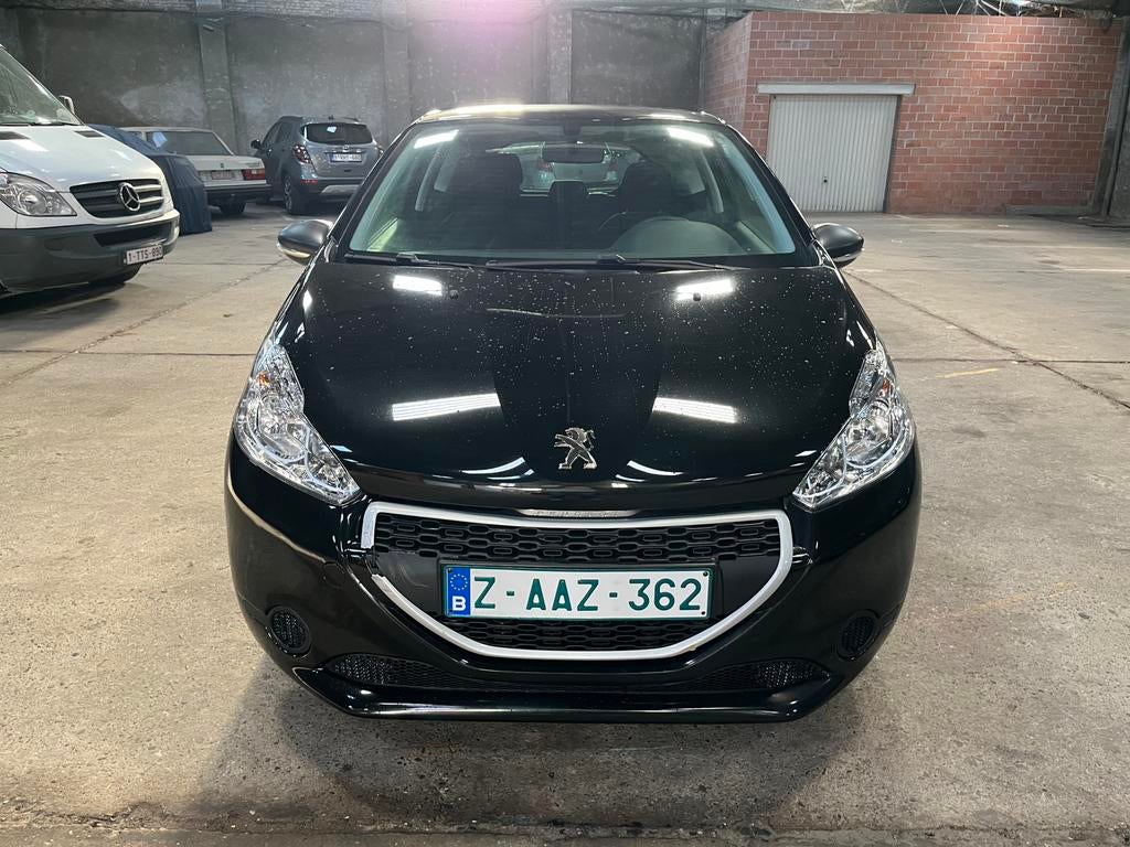 Peugeot 208 model 2015 benzine 1.2 Kilometer 21.000 euro 6b, Auto's, Zwart, Handgeschakeld, Particulier, Electronic Stability Program (ESP)