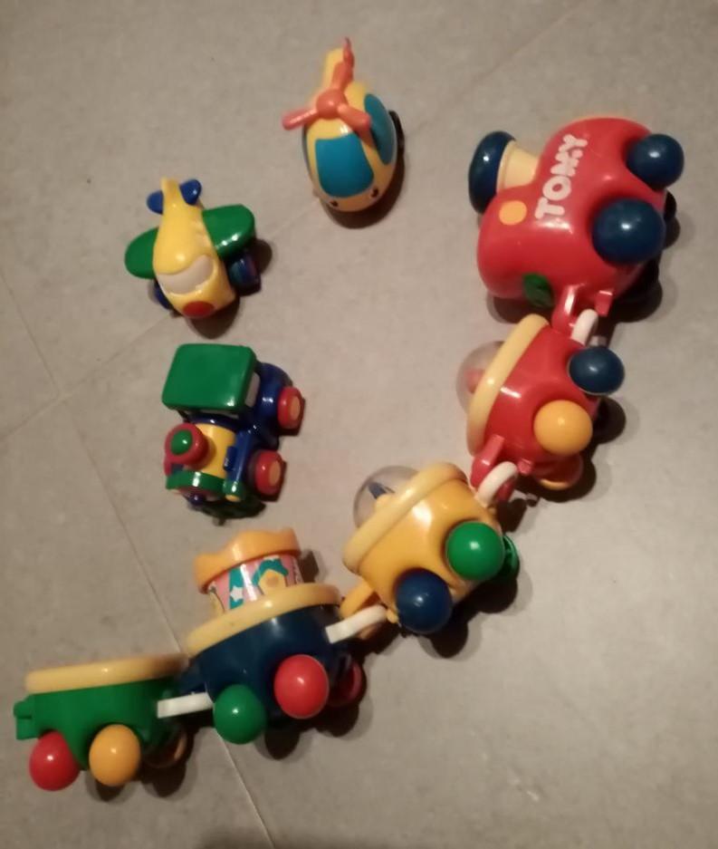 Tomy : trein met 4 wagons + 2 vliegtuigen + locomotief, Verzenden, Zo goed als nieuw