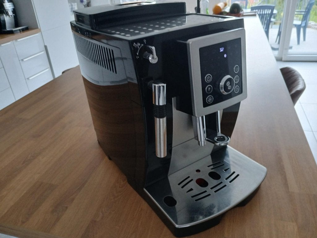 Machine a café broyeur Delonghi, Machine à espresso, Réservoir d'eau amovible, Café en grains, Comme neuf