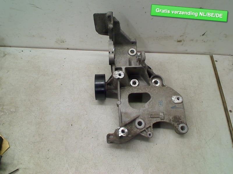 SUPPORT ALTRENATEUR Fiat Doblo (263) (55253863), Autos : Pièces & Accessoires, FCA Germany GmbH, IPC D1-09 Bahnhofsplatz
65423  Rüsselsheim am Main, DE