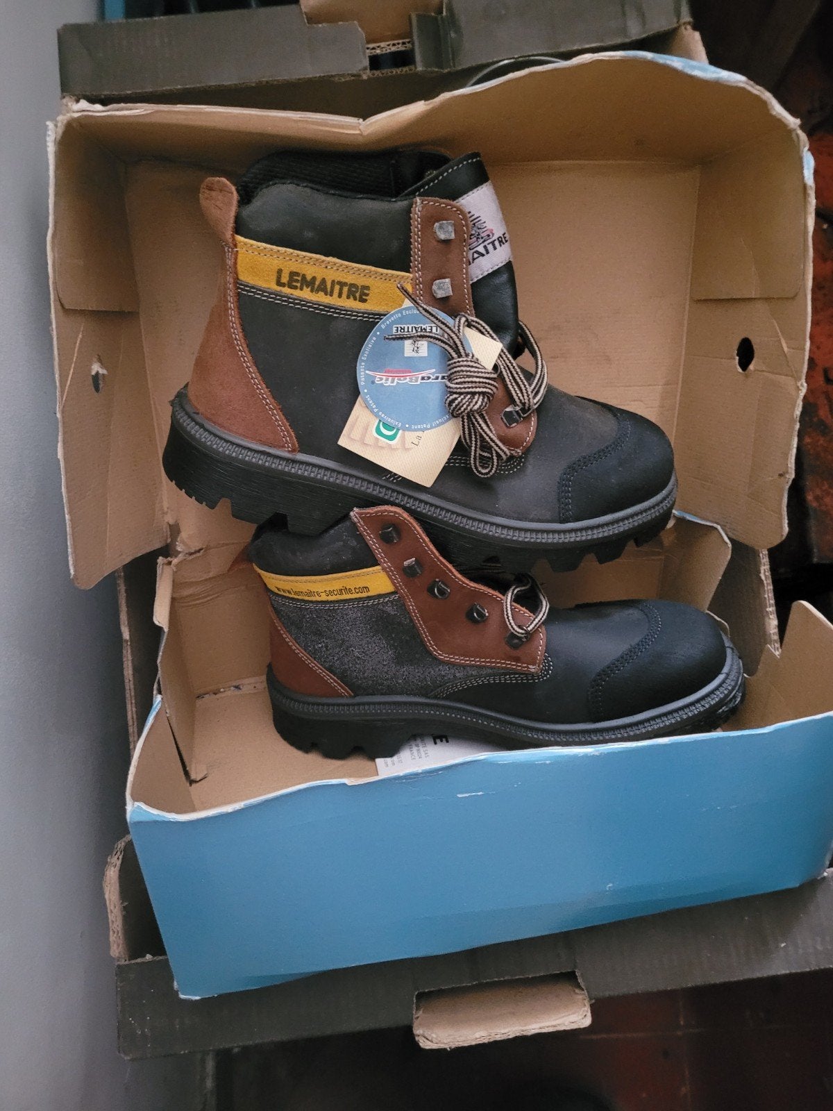 Chaussures de sécurité, Enlèvement