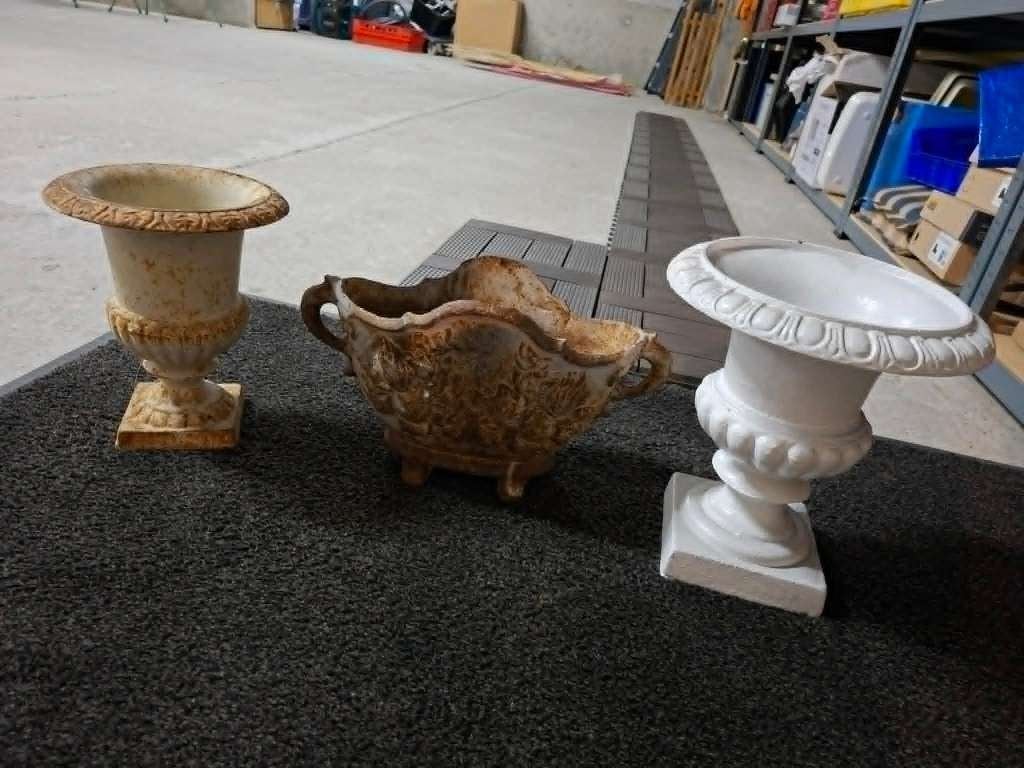 lot van 3 oude gietijzeren vazen, Ophalen, Gebruikt