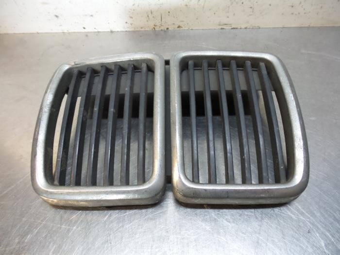Calandre d'un BMW 3-Serie (3-Serie 82-), -, Utilisé, -, Enlèvement ou Envoi