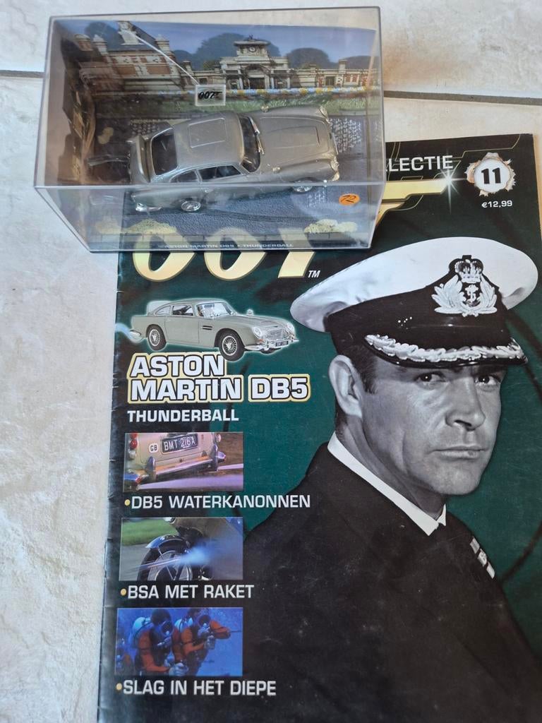 1.43 james bond auto met boekje nr 11 aston martin, Enlèvement ou Envoi, Voiture