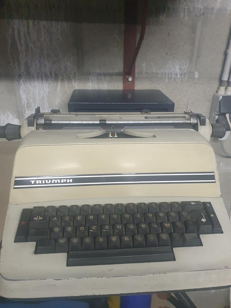 Vintage elektrische typemachine Triumph, Enlèvement