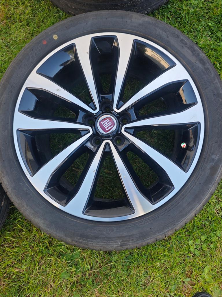 Jeu de jantes FIAT 17" + pneus été 225/45 R17, Autos : Pièces & Accessoires, Enlèvement, Pneus été, Pneu(s)