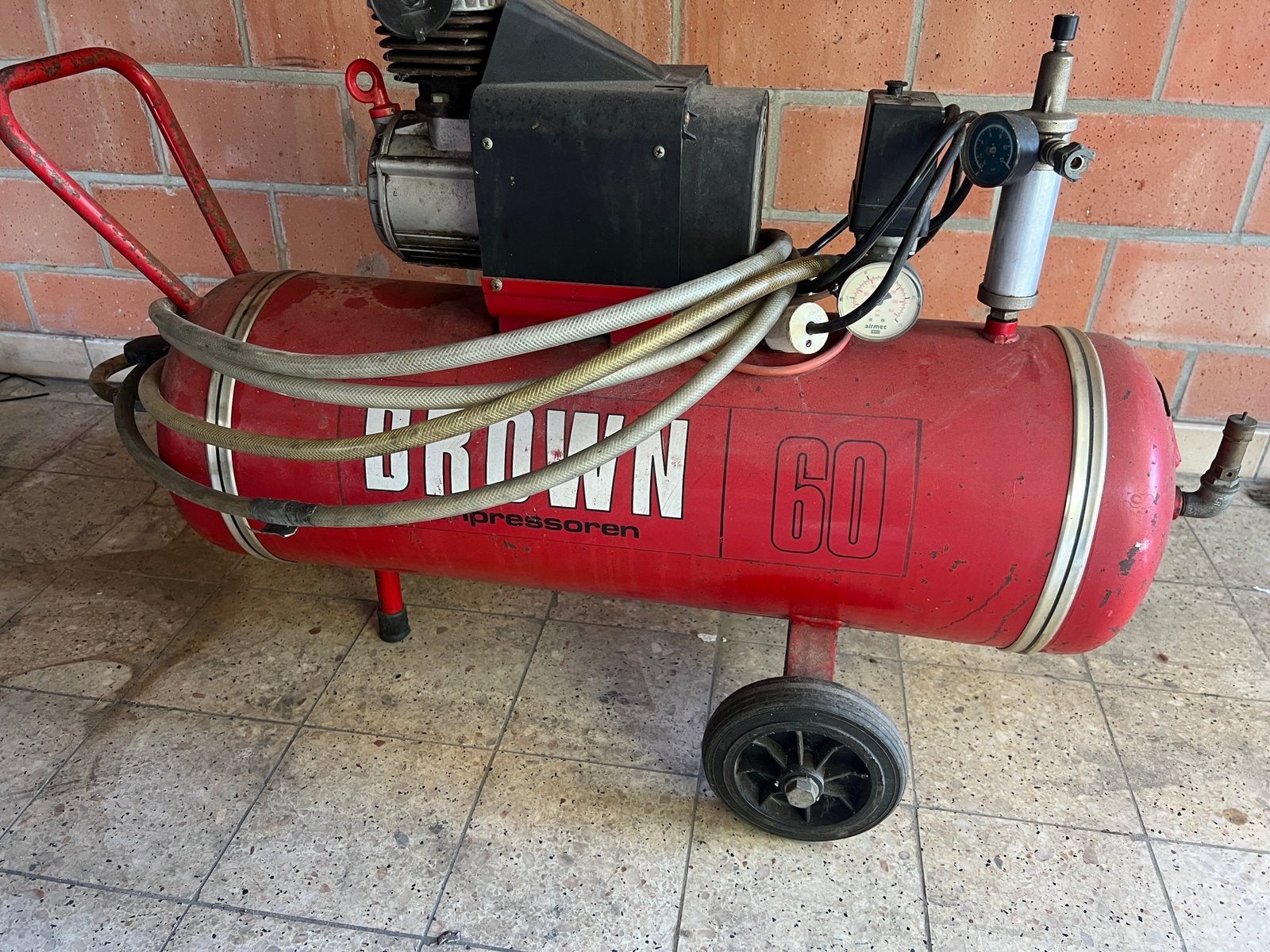 Stille Compressor 60l €100, Doe-het-zelf en Bouw, Ophalen of Verzenden, Zo goed als nieuw