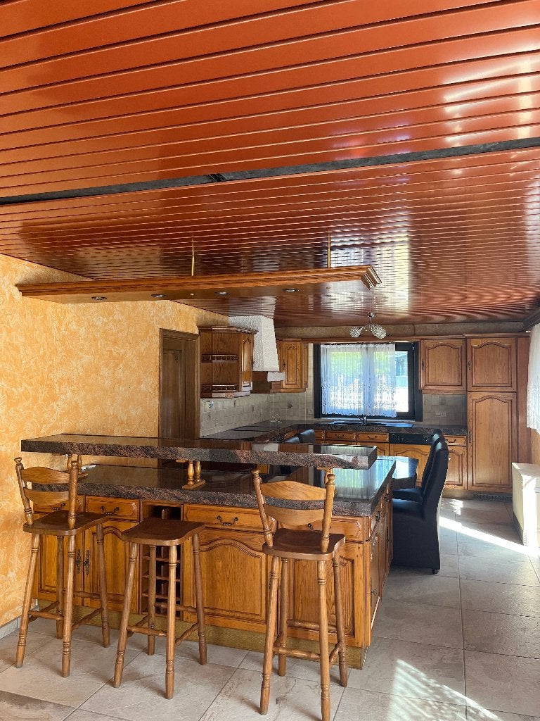 Cuisine équipée en chêne massif et plan de travail en granit, Bois, Brun, Enlèvement, Utilisé